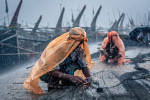 2024 019 Sergileme Prokash MAJUMDER Busy fishermen on a rainy day
