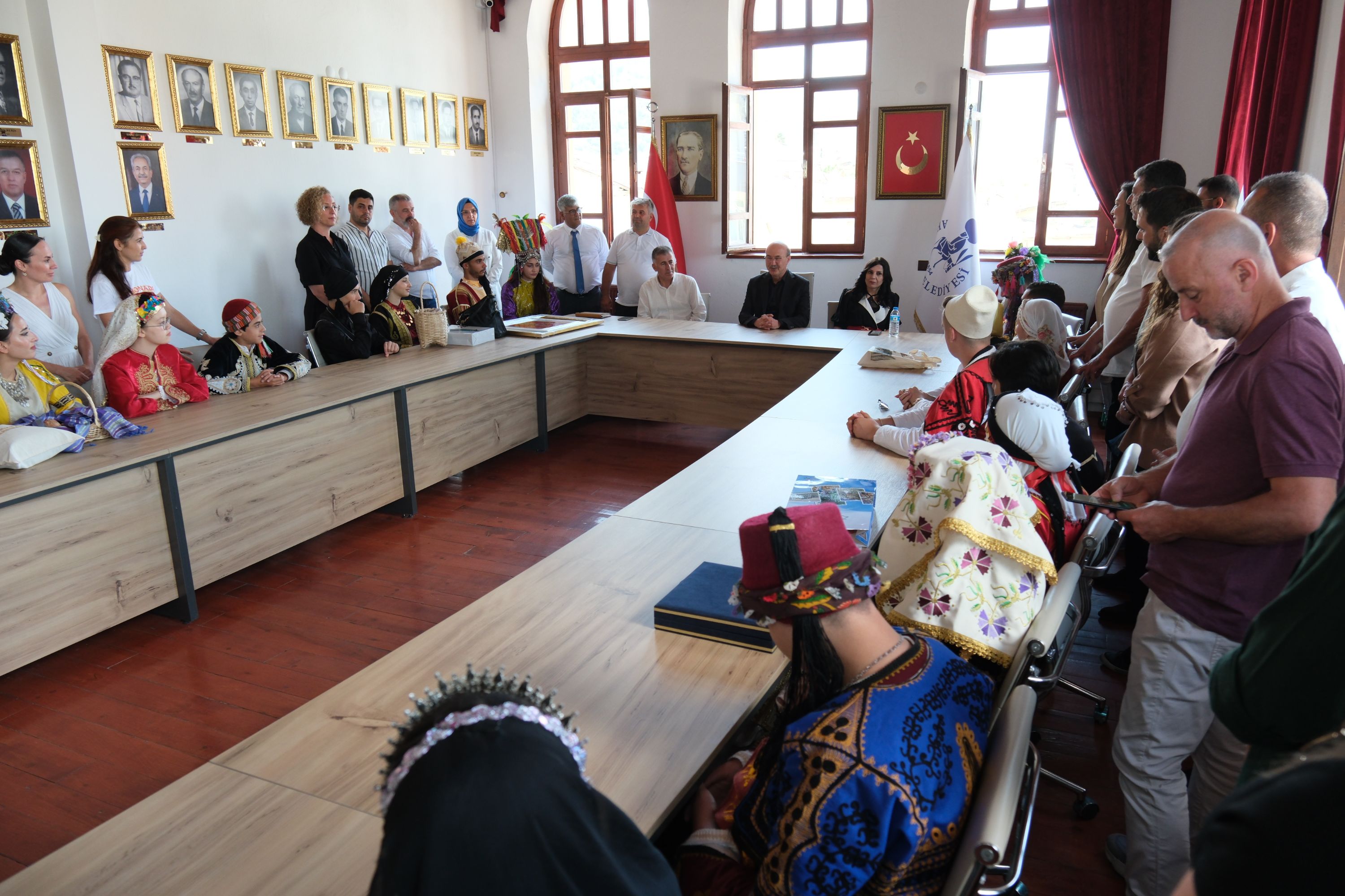 Yerli ve Yabancı Halk Dansları Akşehir Belediyesi Ziyareti