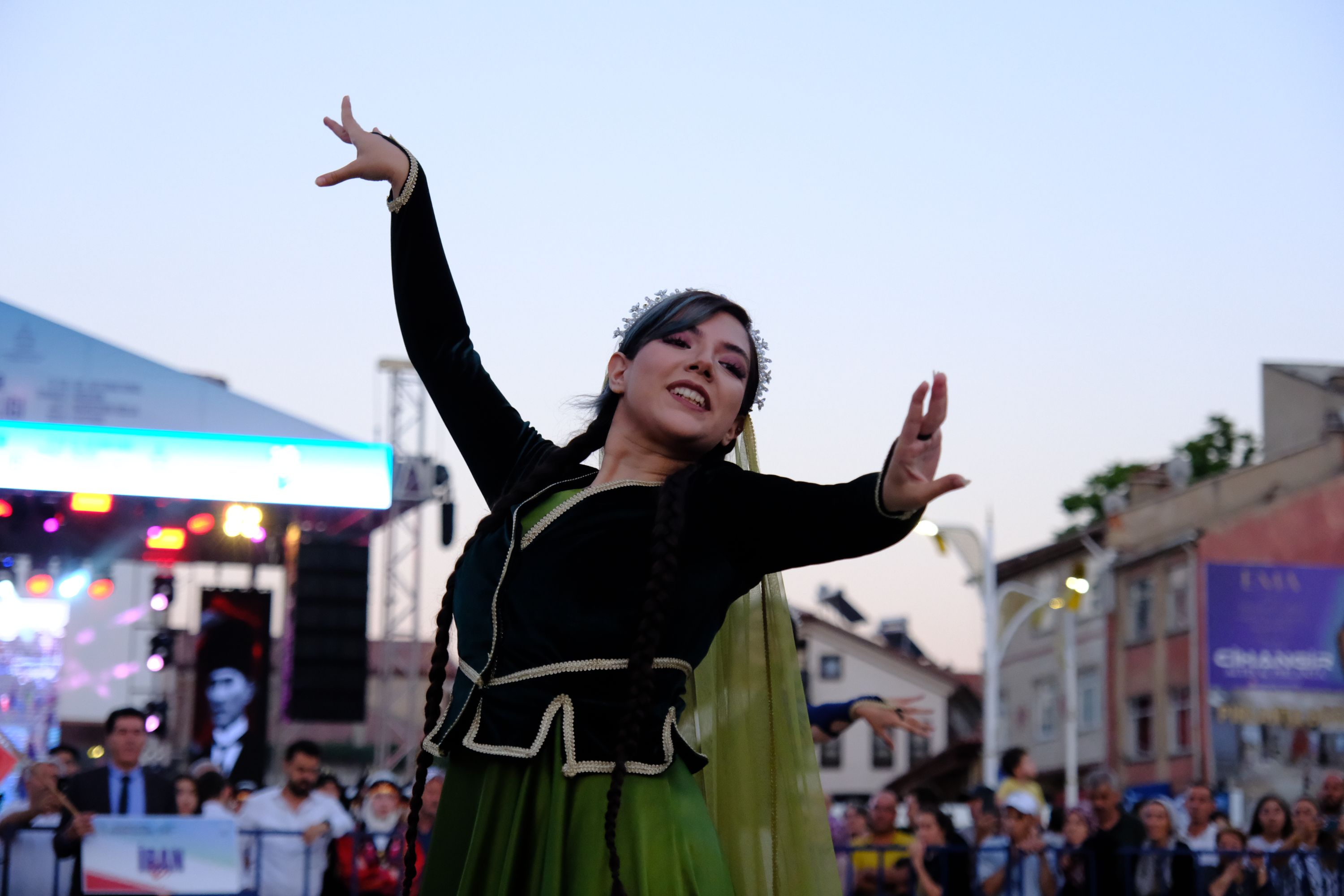 Yerli ve Yabancı Halk Dansları