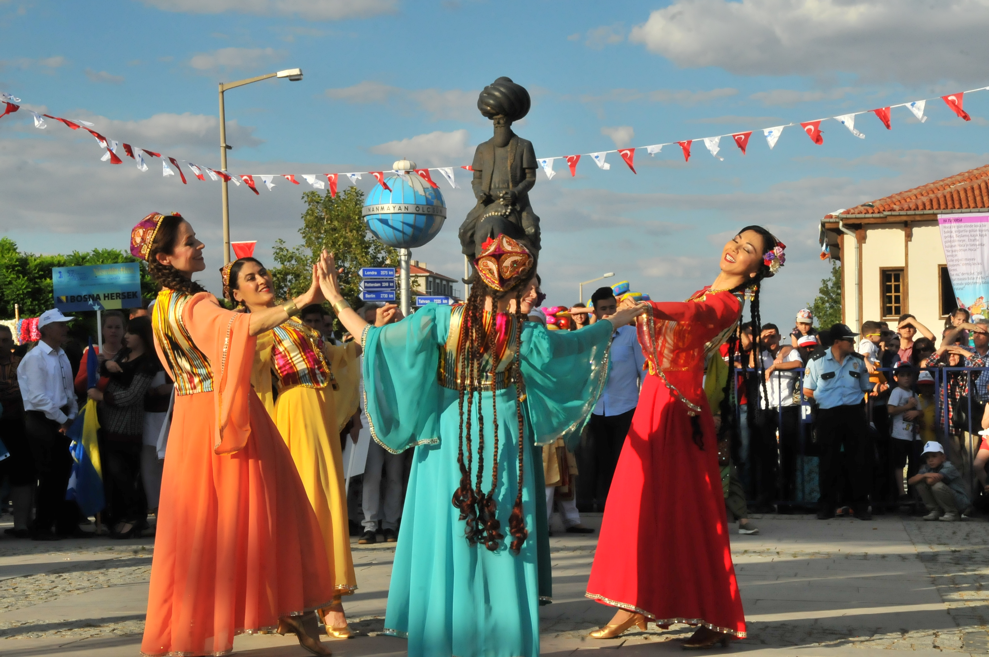 Uluslararası Halk Dansları