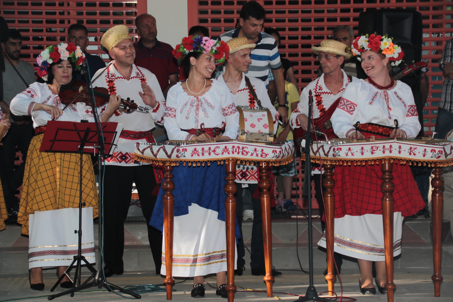 Uluslararasi halk danslari 014