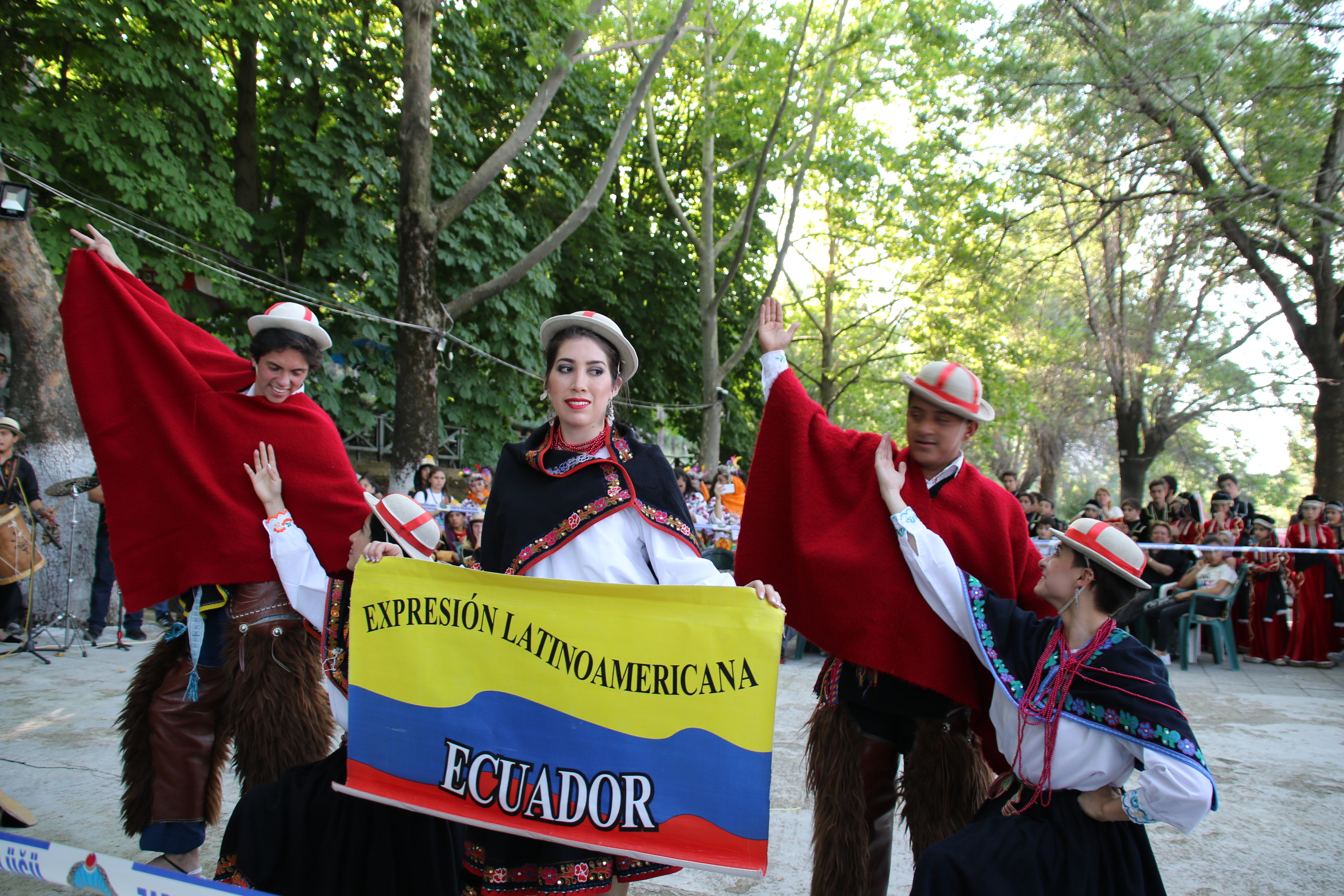 Uluslararasi halk danslari 015