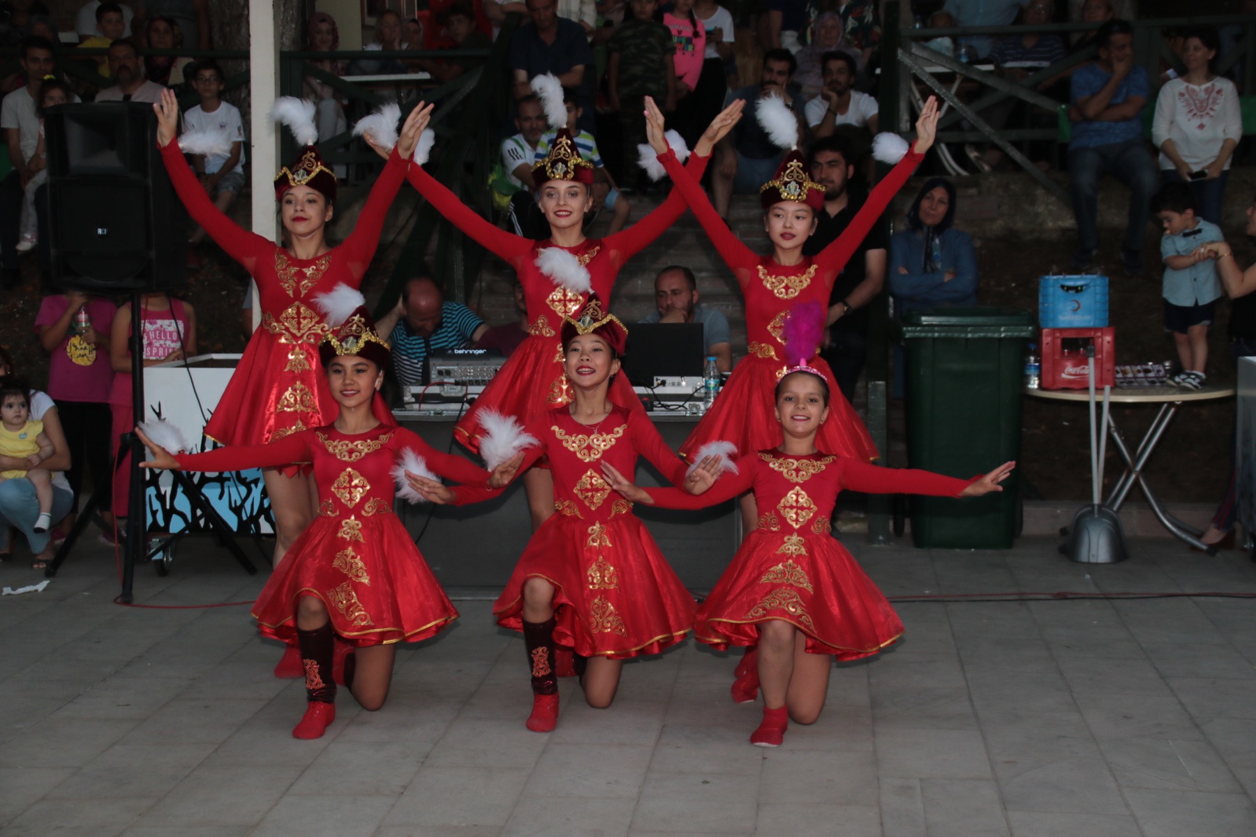 Uluslararasi halk danslari 016