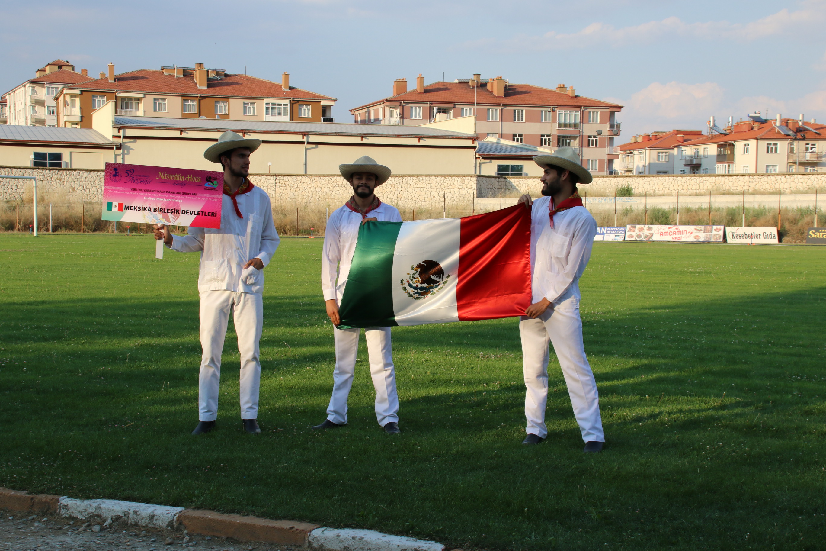 Uluslararasi halk danslari 018