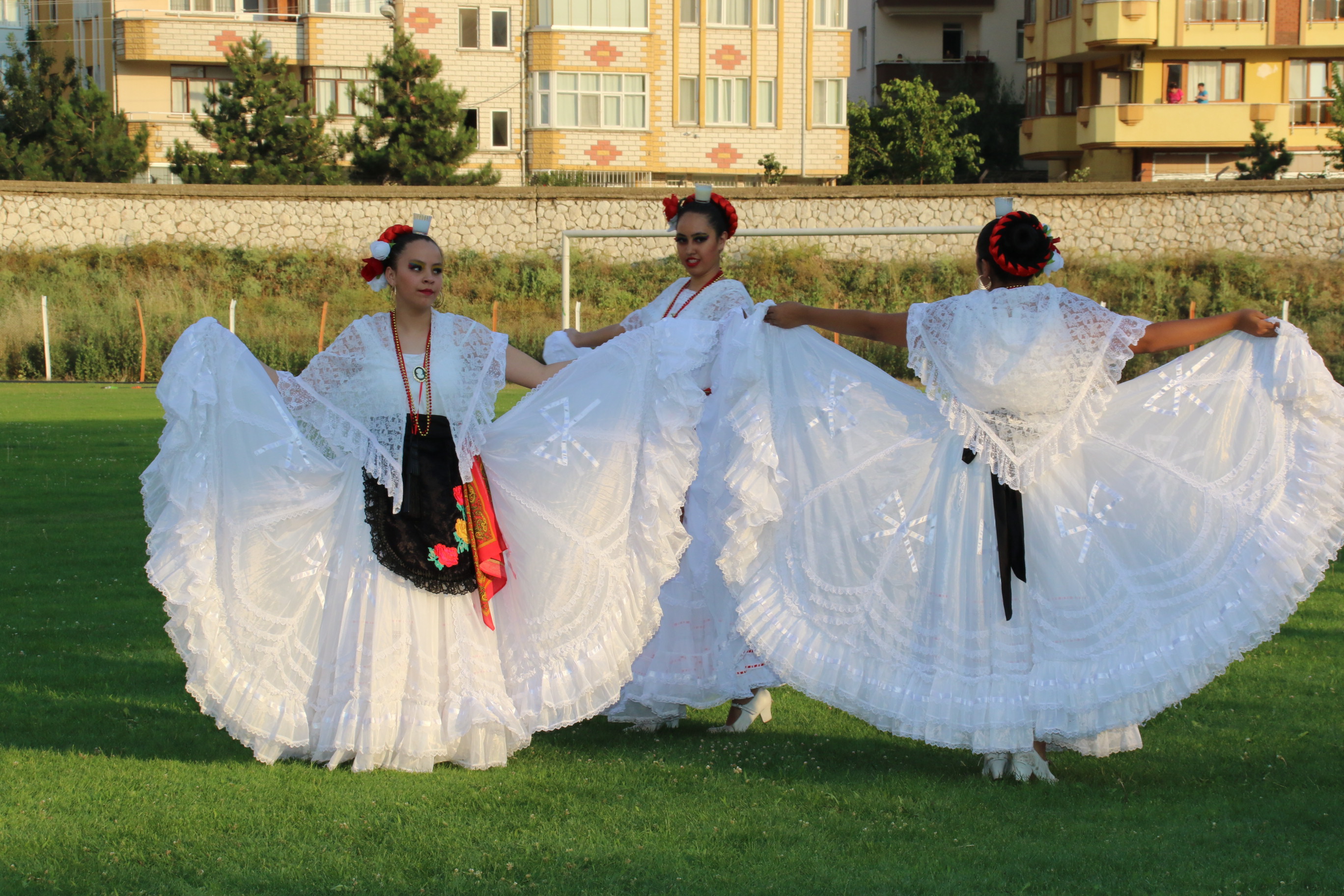 Uluslararasi halk danslari 019