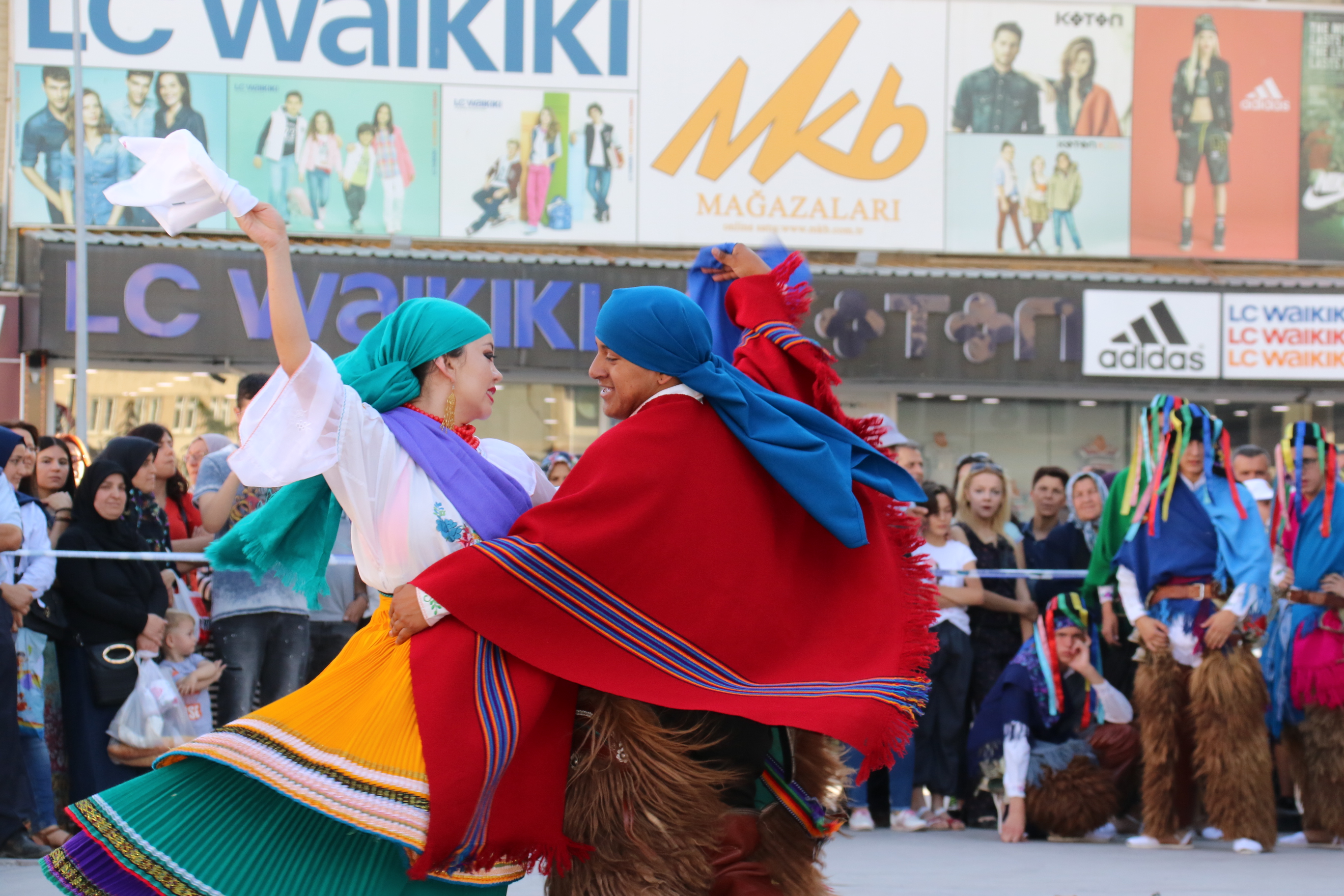 Uluslararasi halk danslari 024