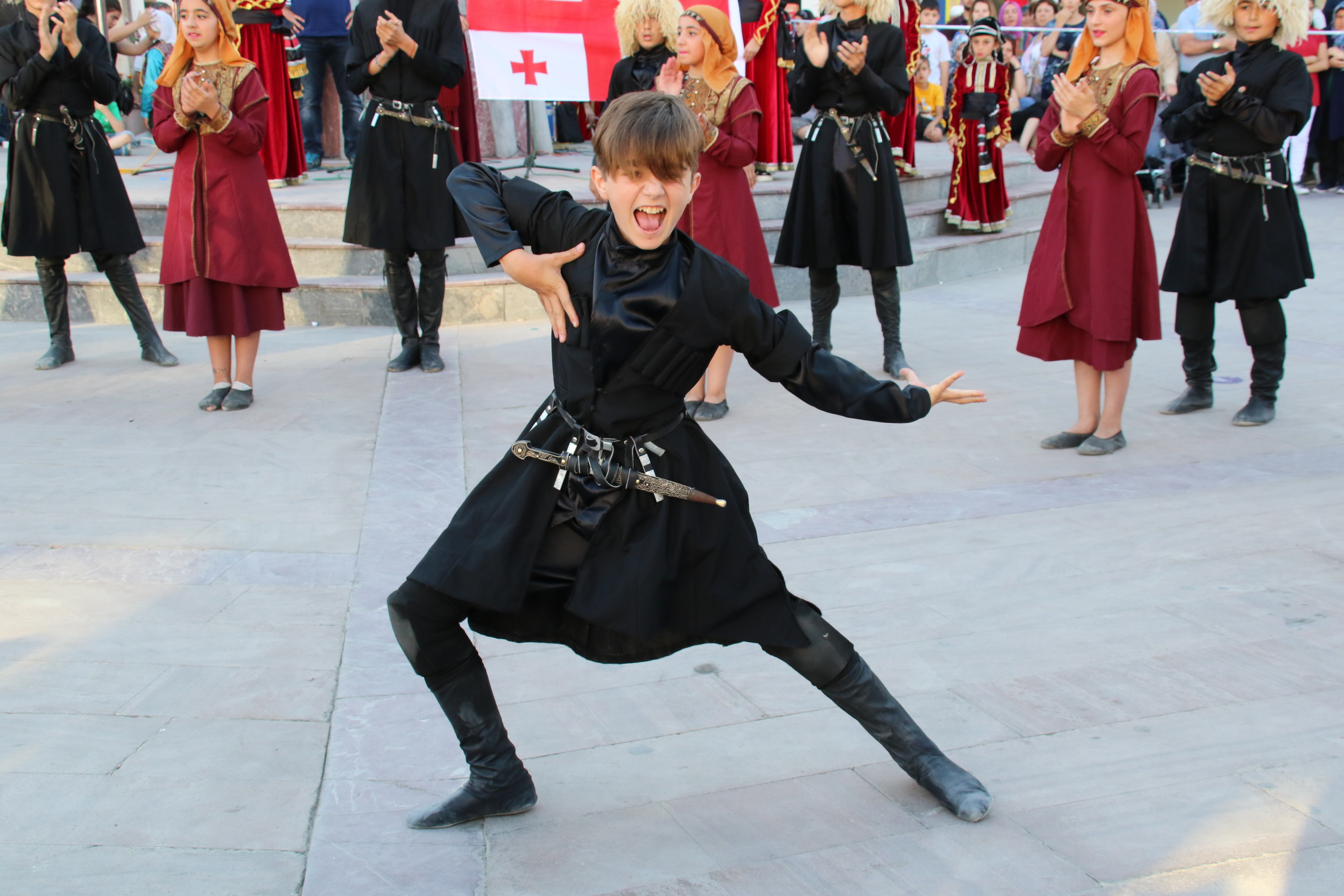 Uluslararasi halk danslari 025