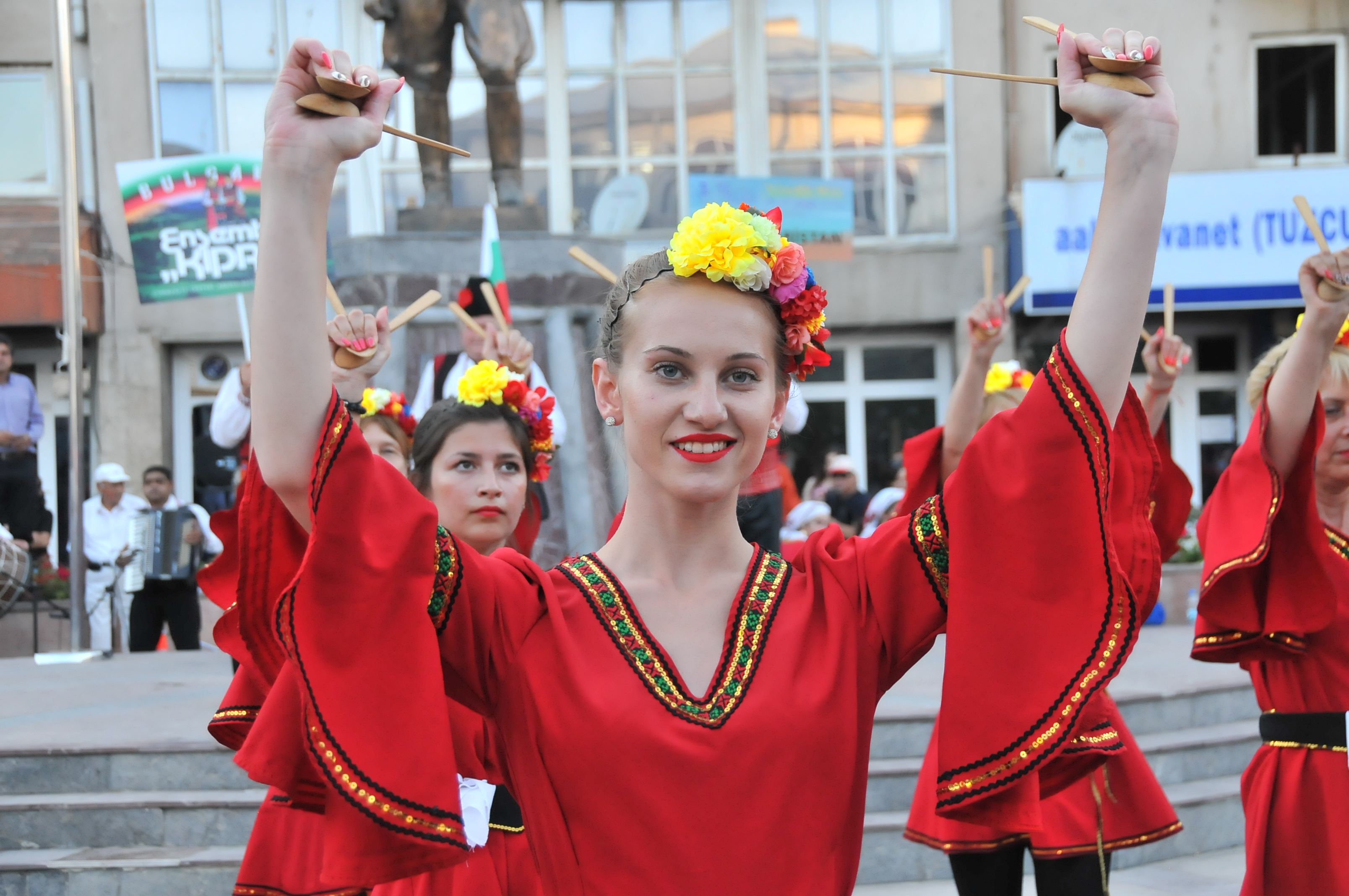 Uluslararasi halk danslari 029