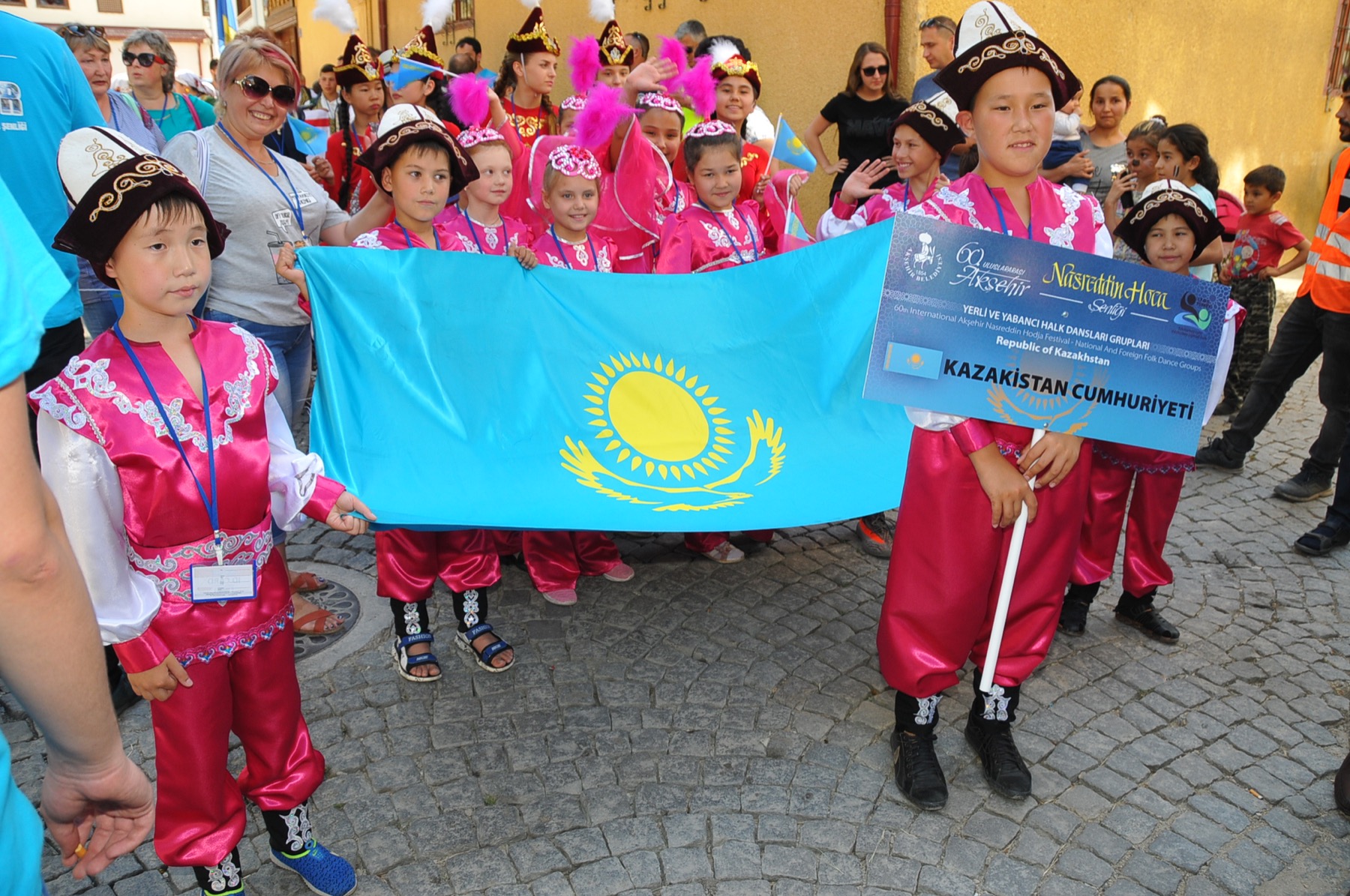 Uluslararasi halk danslari 034