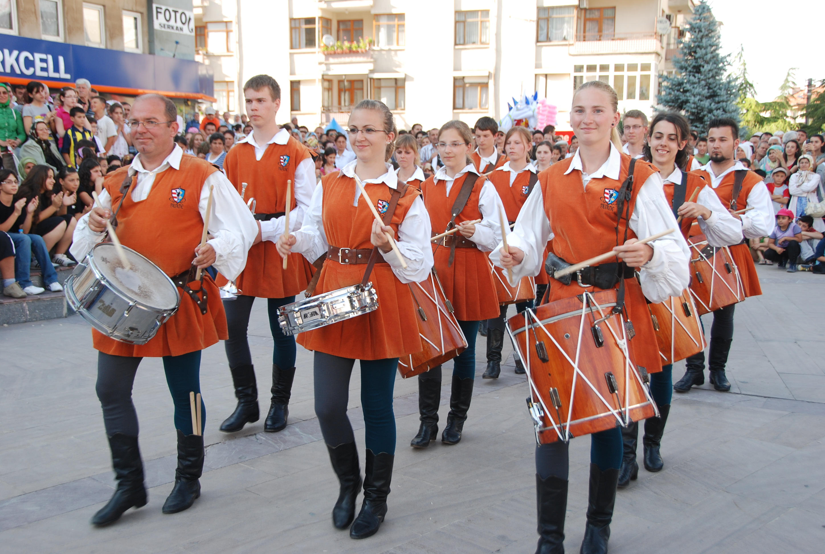 Uluslararasi halk danslari 037