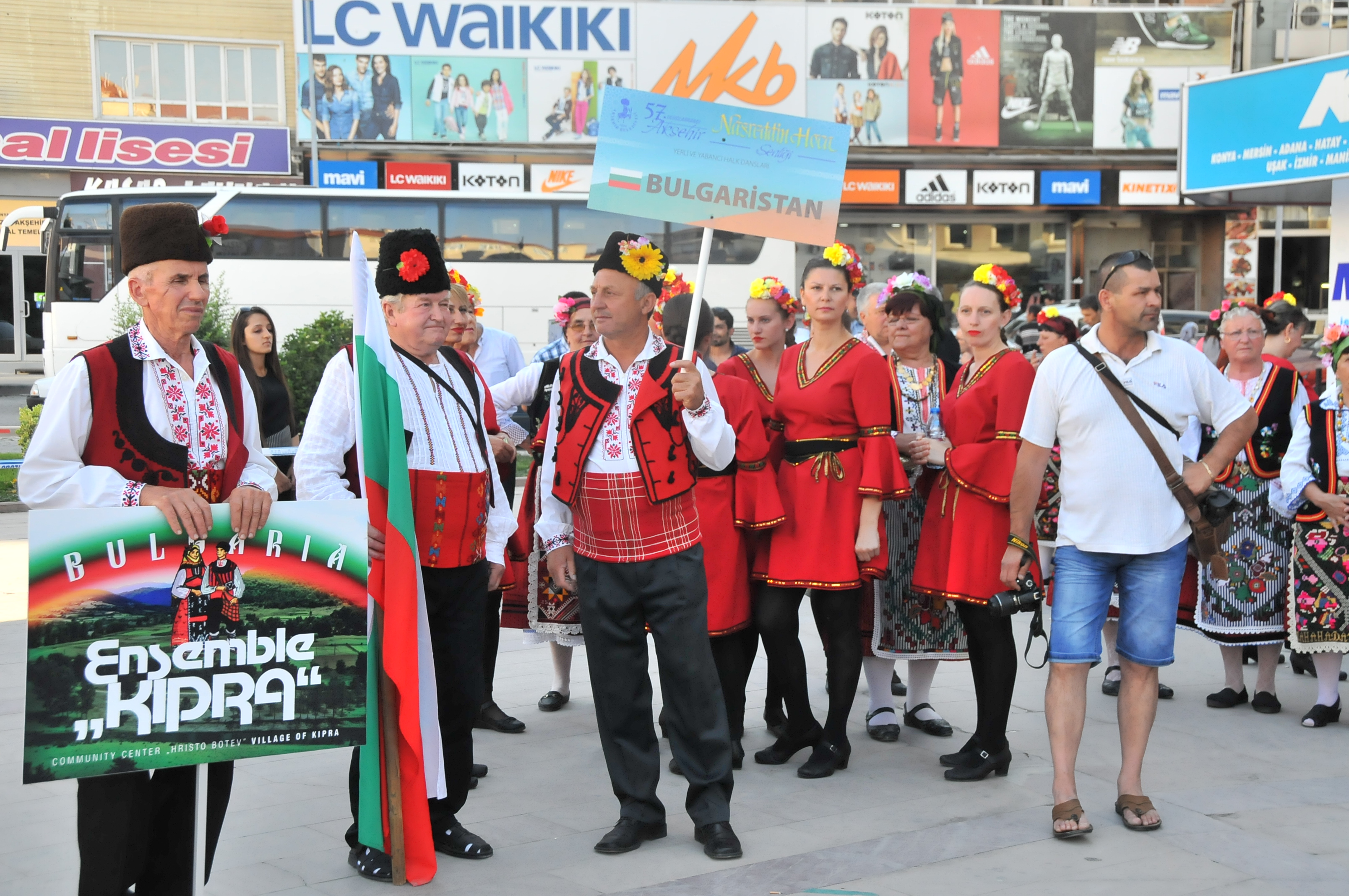 Uluslararasi halk danslari 045